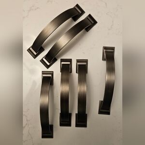 Cabinet hardware pulls